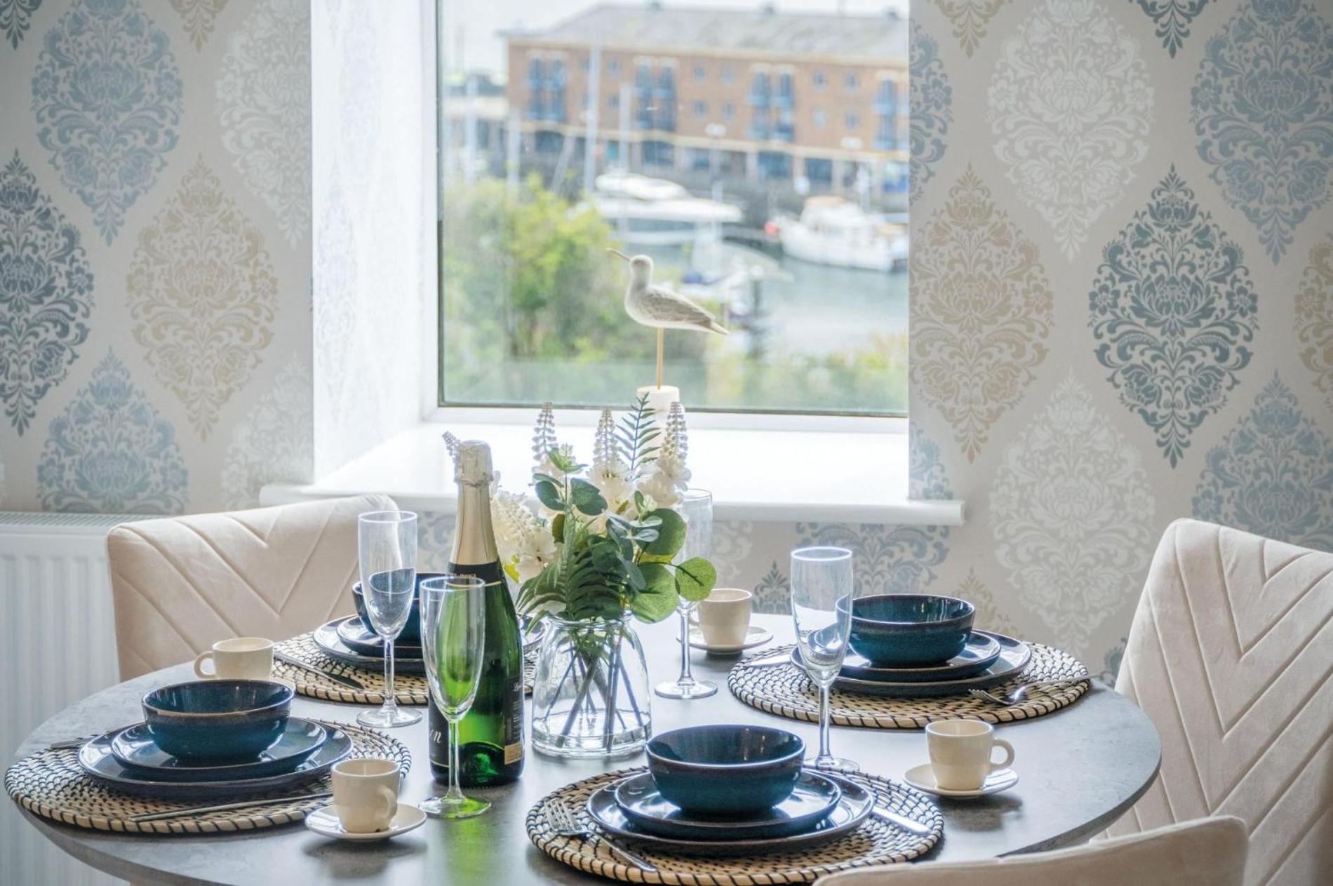 Harbour View - 2 Bedroom Apartment - 밀포드헤이븐 외부 사진