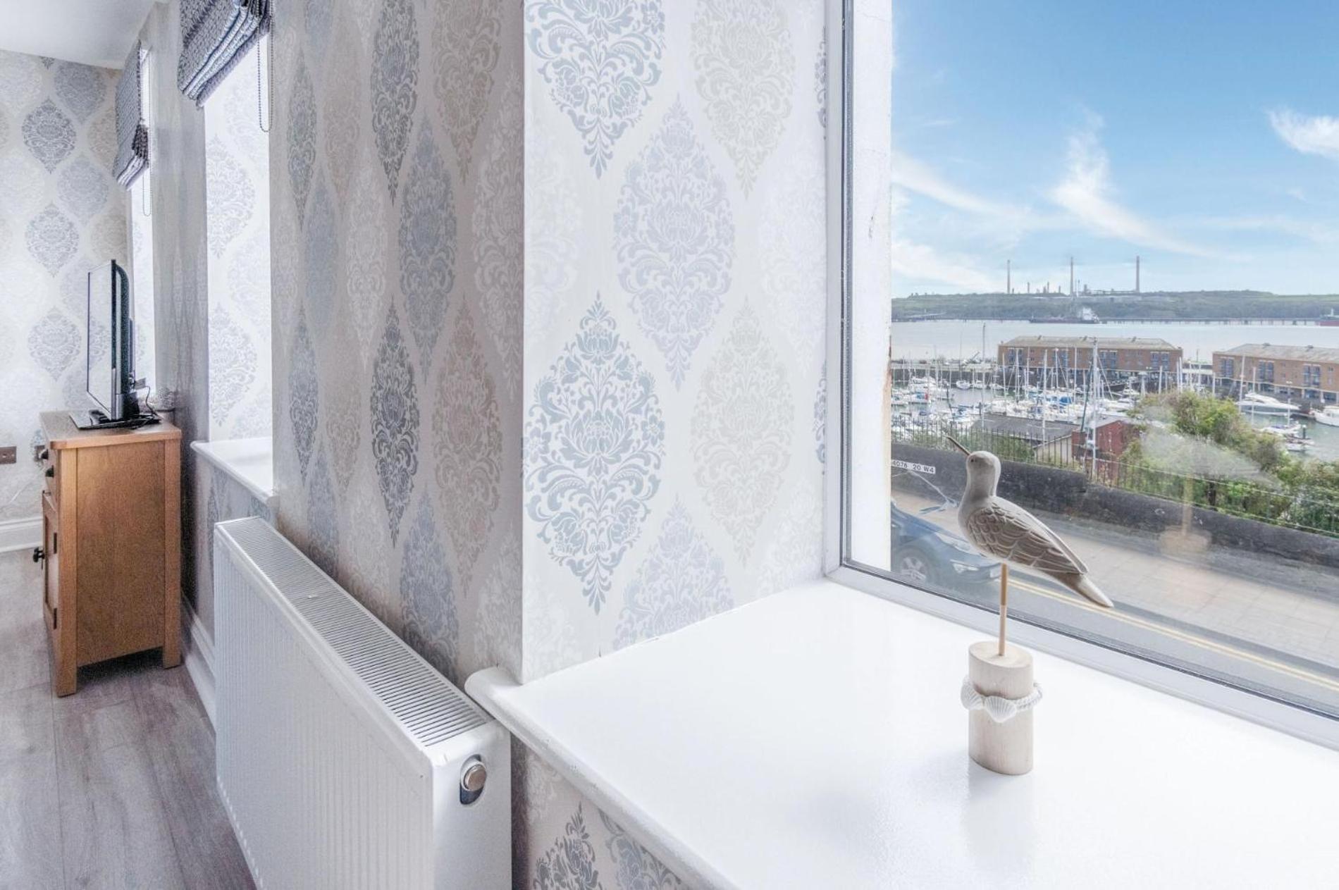 Harbour View - 2 Bedroom Apartment - 밀포드헤이븐 외부 사진